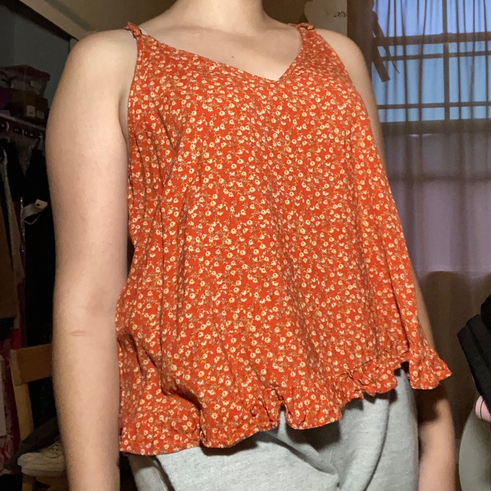 Xhilaration- Size L Floral Tank